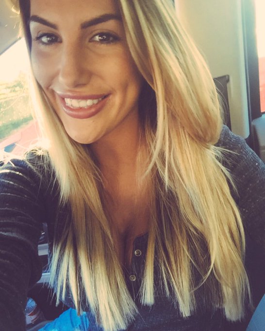 Whenever I smile my tongue wants to escape my mouth https://t.co/PqUjr2tLQD