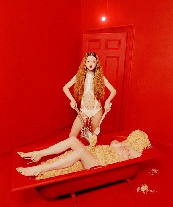 öğrenci evi tabi, sürekli makarna yiyoruz.