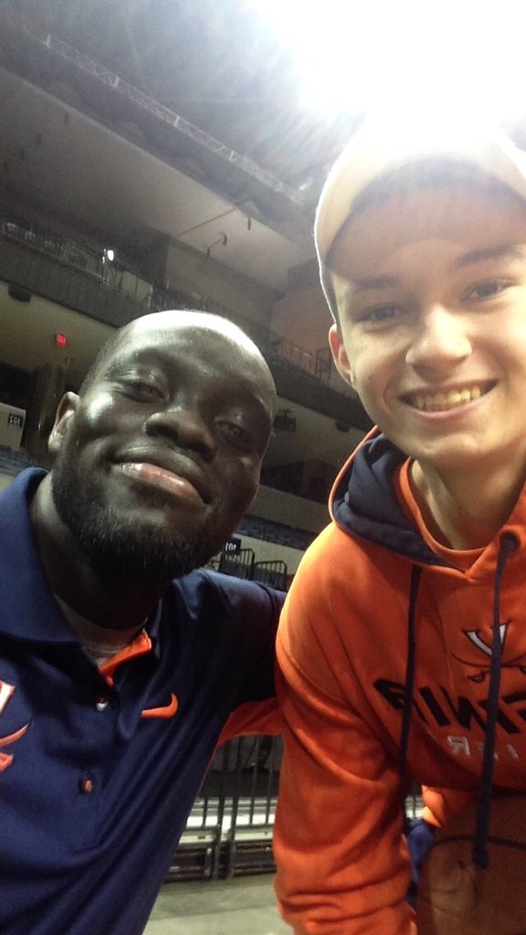 UVAWahoops's tweet photo. @BaileyBoo_14 meet the team a few weeks back. https://t.co/kmhAOZSWKc