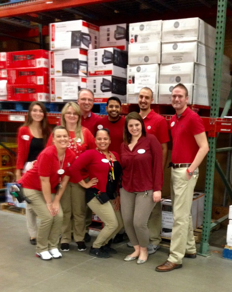 #1797 #superT ready to rock the holidays!!! Bring it on Black Friday. ❤️ So awesome to meet this team <a href="/ConnieDroge/">Connie Droge</a>