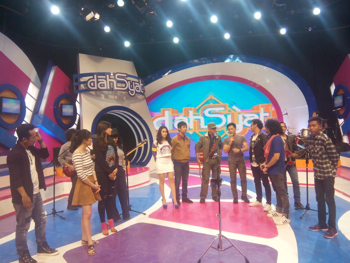 dahSyatMusik's tweet photo. Jangan lupa tgl.7 Desember nanti ada konser #SATUPROJECT di RCTI!! https://t.co/1QnfhXVqdi