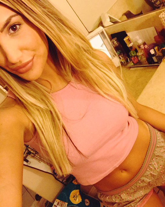 Comfy in my pjs !!:)??? https://t.co/Y1V0unMXgM