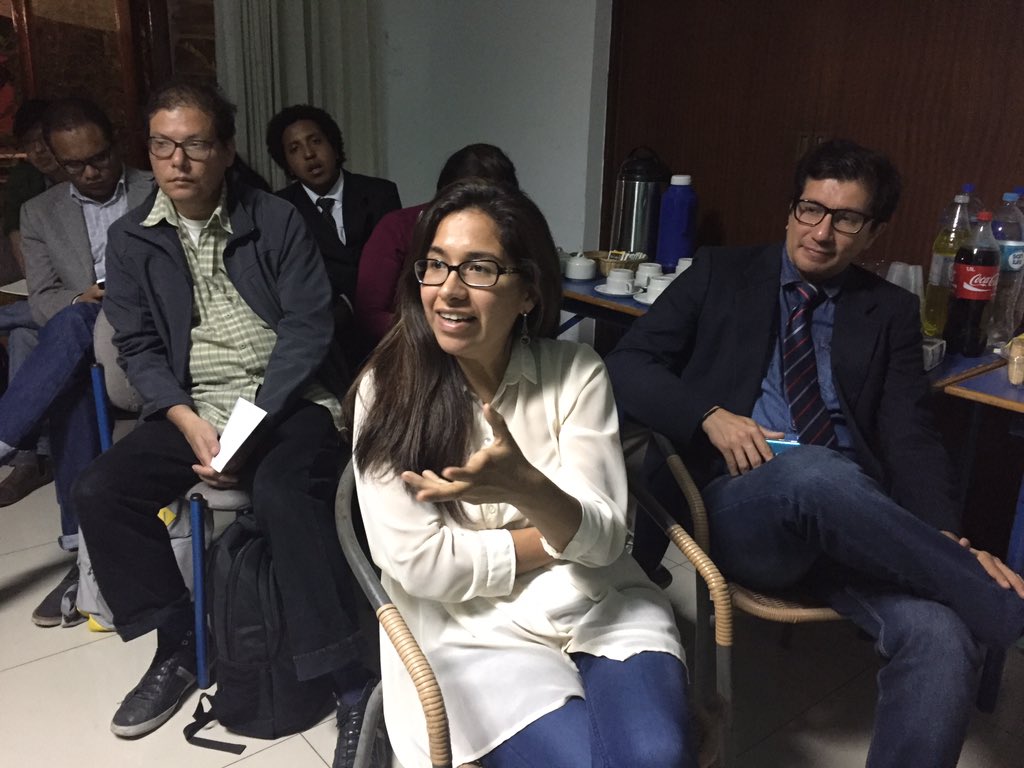 yaniesther's tweet photo. #storycode01 @romina_mella plantea preguntas sobre el guión de "Las Rutas del Oro" @StorycodePE https://t.co/pe8Yyniw84