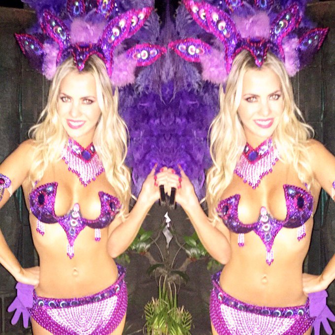 Carnaval!! #desfile https://t.co/hG1MvtotmI