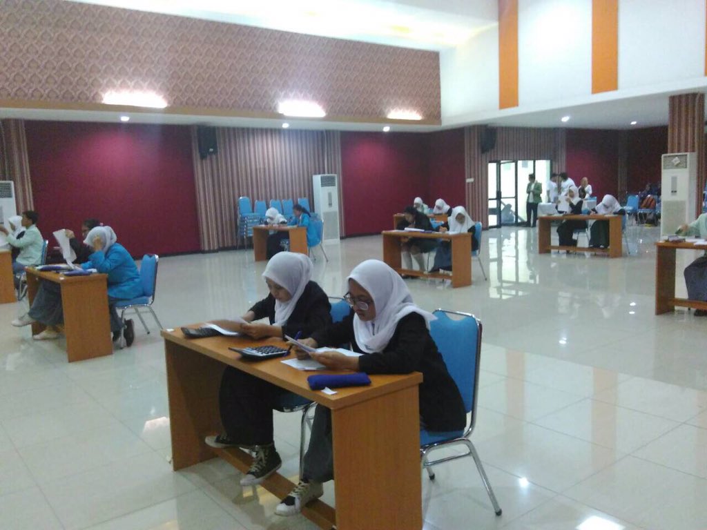 fivetvupnvj's tweet photo. Kegiatan Accounting Competition sedang berlangsung @AccFair3/@hmj_aks1 👏 https://t.co/T72kMjB6yI