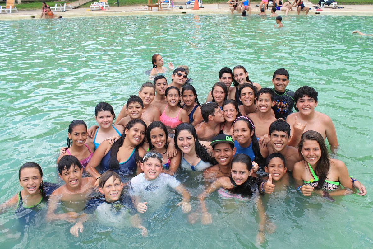 CampLaColmena's tweet photo. #CampamentoLaColmena el lugar donde se defina la FELICIDAD #SentimientoColmenero https://t.co/OyyDwZh0AS