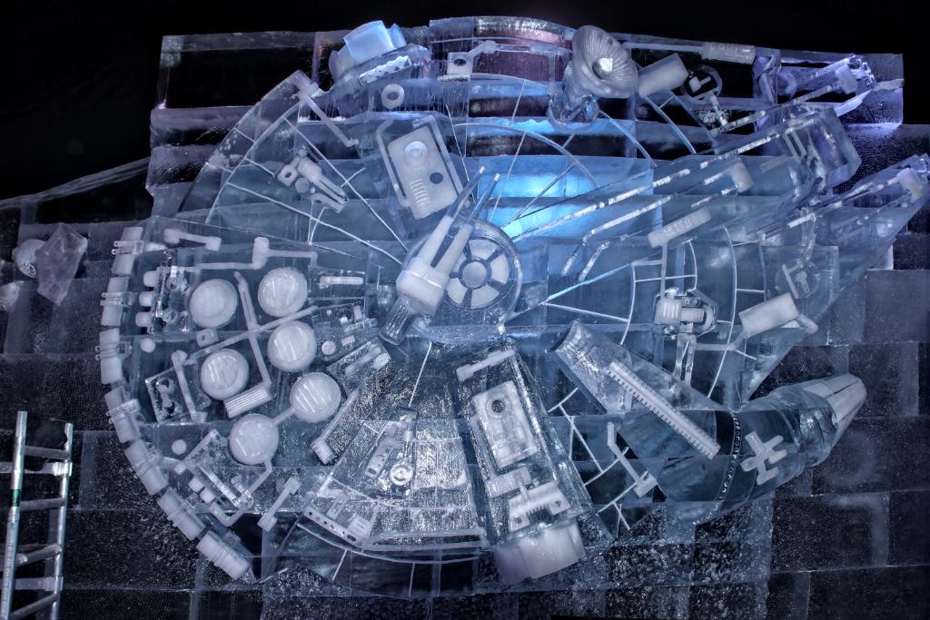 starwars's tweet image. No carbonite here! Artists in Belgium celebrated #StarWars: #TheForceAwakens with stunning ice sculptures.