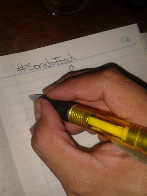 AndradeFresh's tweet photo. Buenas noches, hoy se comienza y se termina otro tema en mi libreta.¡Ay papa! Veremos que nos depara #SonidoFresh https://t.co/3y7oOJcZsQ