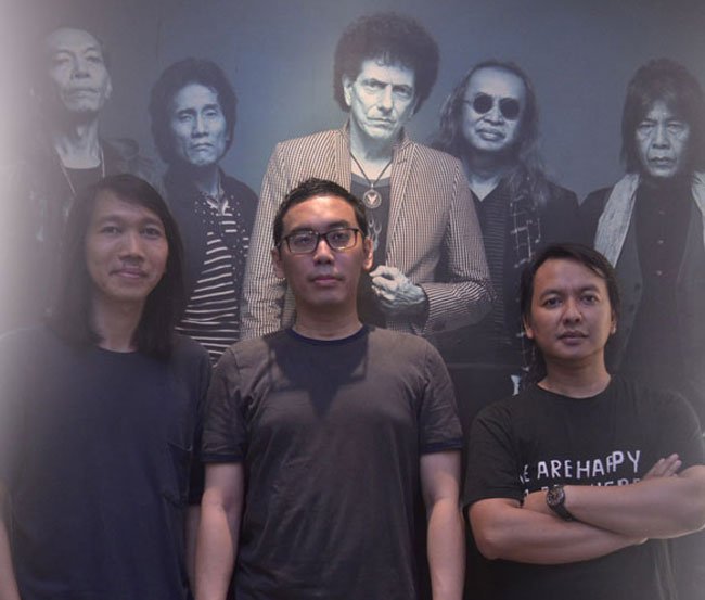 RollingStoneINA's tweet photo. Kembalinya Efek Rumah Kaca  dengan efek kejut https://t.co/cVDjzKRsja https://t.co/0jnuOo65be