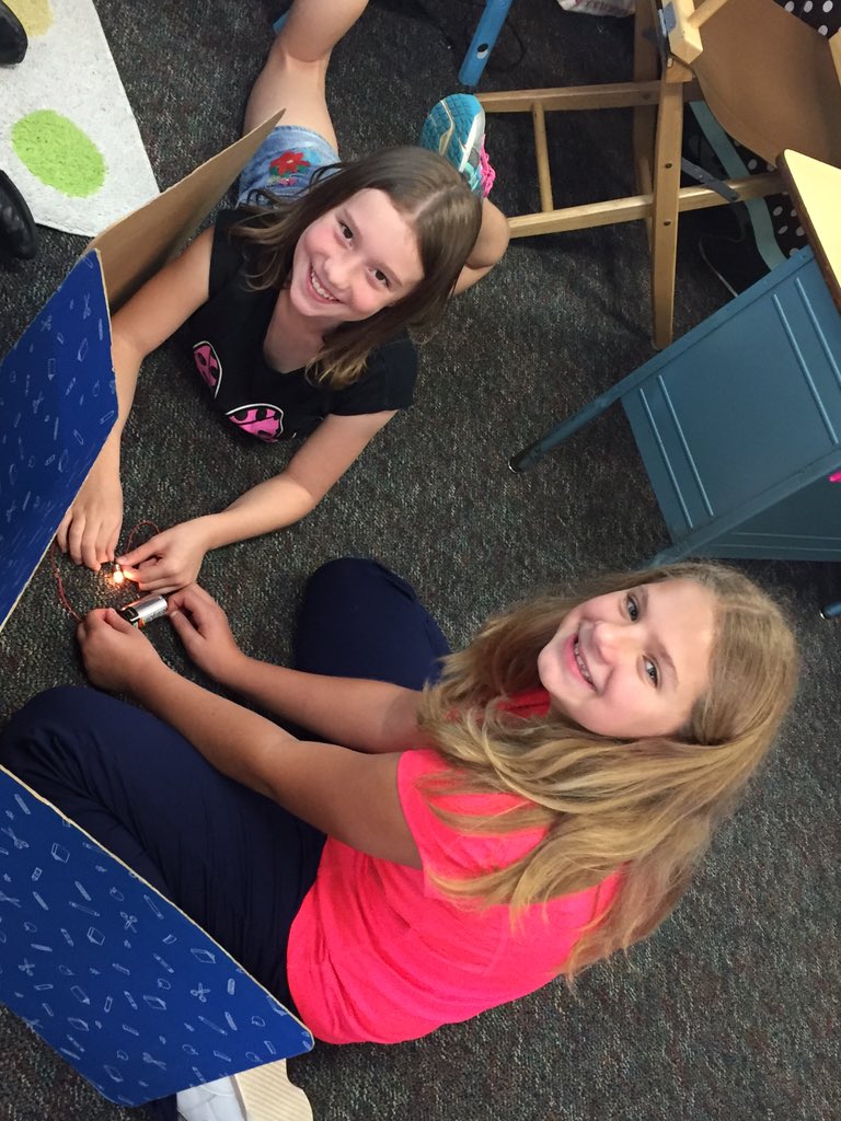 michellegaines_'s tweet image. Science exploration today...it worked! Now...to figure out WHY! #ragansrockstars #miniscientists @TISDCPES