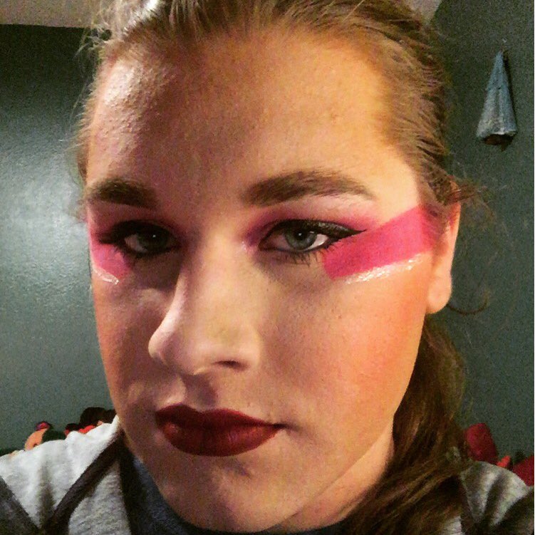 lilmisspinkhair's tweet photo. #JemTheMovie inspired
Should I make a tutorial on this look? I think I should #standupforjem #saveoursequel https://t.co/7HPok3cL3v