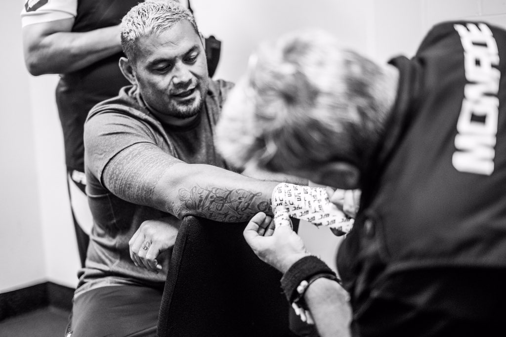 danawhite's tweet photo. Hunt vs Silva up next! #UFC193 https://t.co/3n1VDjVKRT
