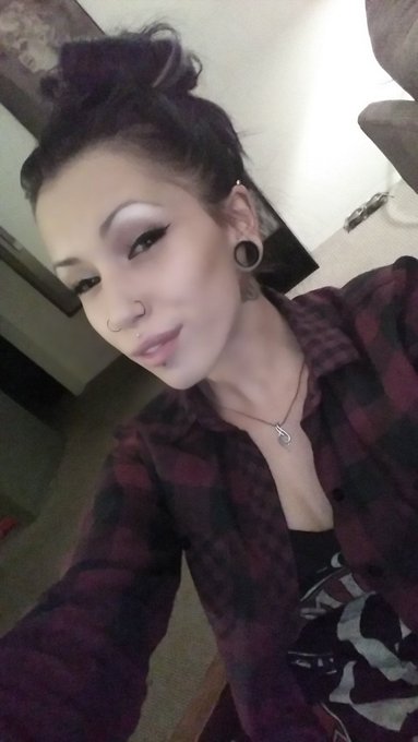 Beers &amp; bar food... 😂👻🍻🍔 stay safe on this beautiful November evening. https://t.co/pbpZH8mKeo<a href="/tag/outofhere"class="tags"><span>#outofhere</span></a>