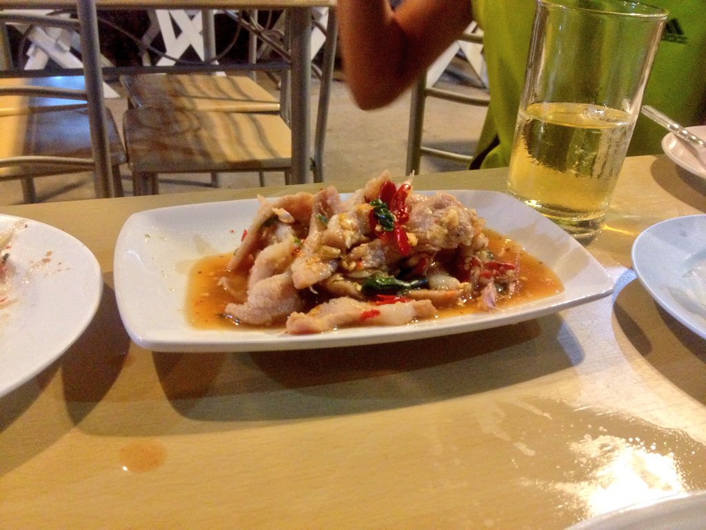 hide_empty's tweet photo. คือดีงาม อร่อยสุดๆ ทีเด็ดคอหมูย่างละลายในปาก (พ่อค้าหล่อมาก) #รีวิวขอนแก่น #รีวิวมข @ประเศียรตำแหลก https://t.co/cRfdzC9kB3