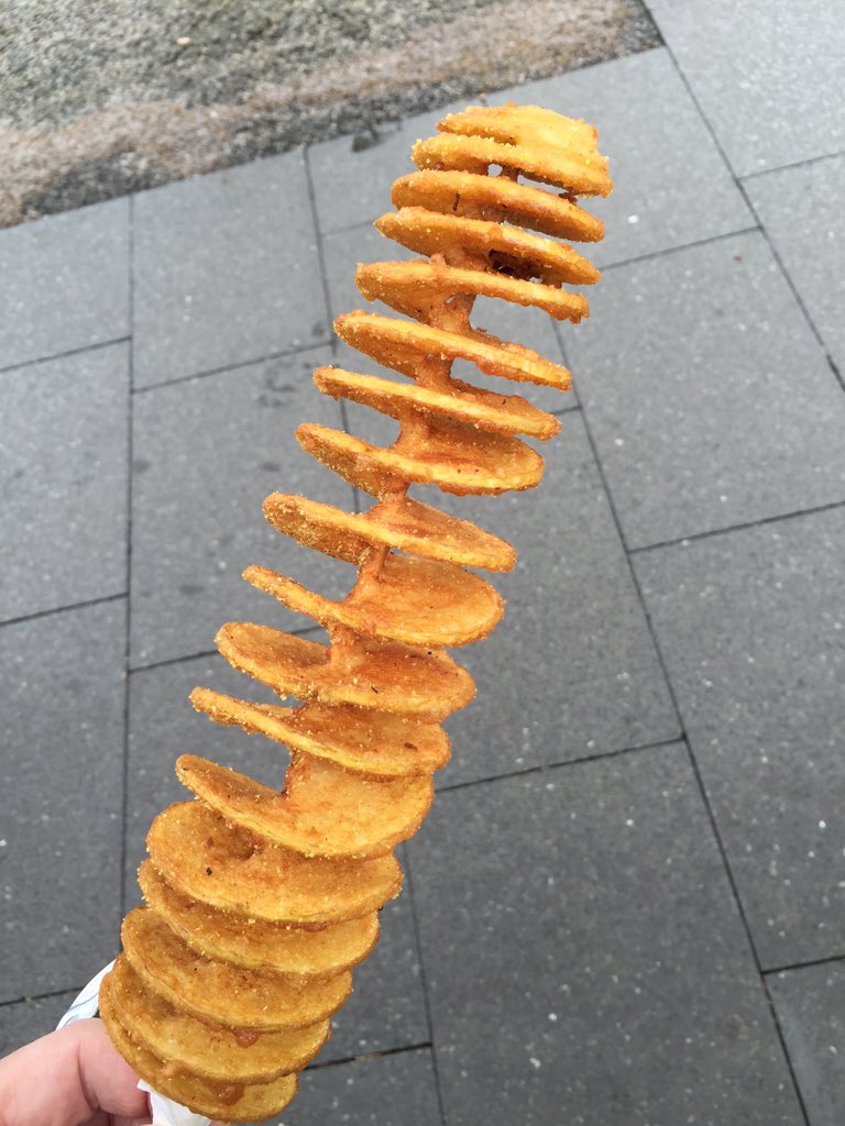 the_LoungeFly's tweet photo. #Glebeatreetfair #chipsonastick https://t.co/RdqeJM6hl1