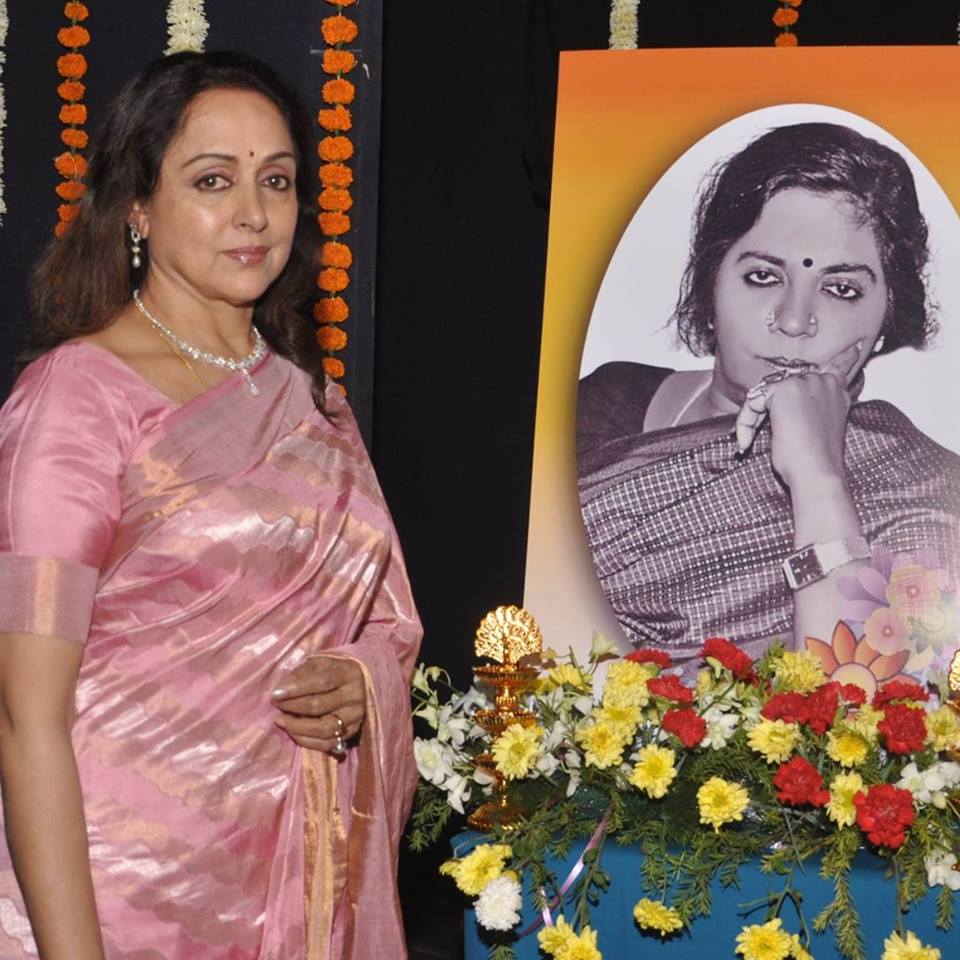 Join us today as <a href="/dreamgirlhema/">Hema Malini</a> gives the stage to 3 young artists to display their talents at #JayaSmriti