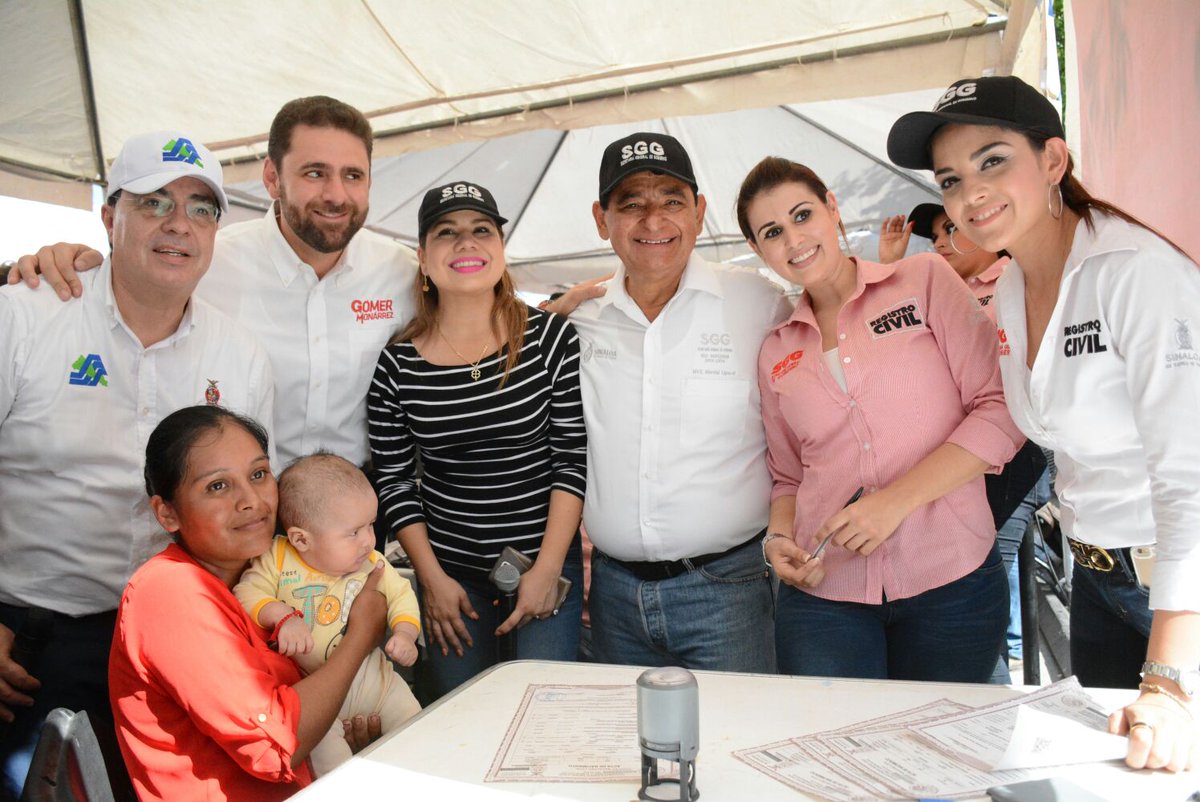 GomerMonarrez's tweet photo. #FeriasDeServicios con 6000 atenciones hoy en el centro de @Culiacan obra humana de @malovamx y @GVargasLanderos https://t.co/G4cbHDVeIi