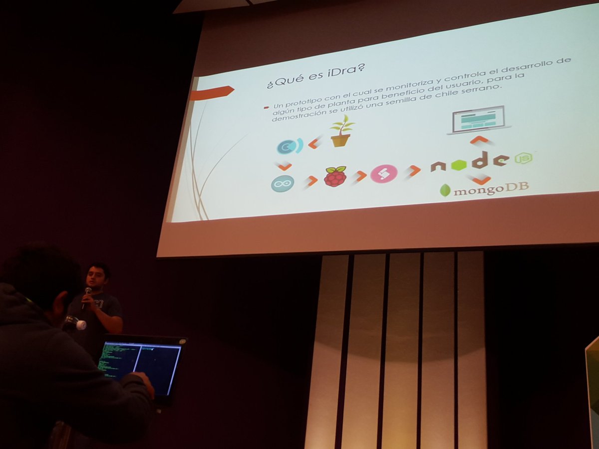 codigofacilito's tweet photo. iDra controla y monitorea el crecimiento de una planta #iohack https://t.co/93CgHXxMIC
