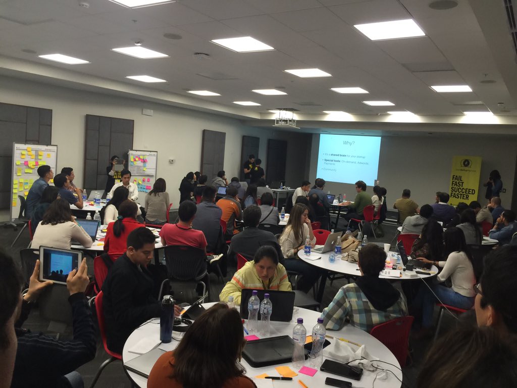 RonaldAyllon's tweet image. Casa llena en #lsmlima! @AEEPeru @StartupGrindPe @WayraPe @cavilont @RhobMobile