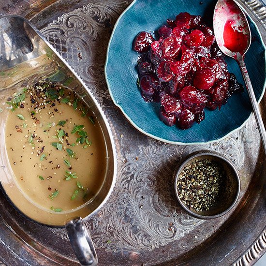 foodandwine's tweet photo. Step-by-step perfect gravy: https://t.co/Ic4K9OCXGK https://t.co/fYlCvumk55