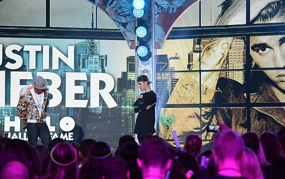 belieberbabes's tweet photo. Justin attending the #HALOawards today in New York https://t.co/UcgSavxUjk