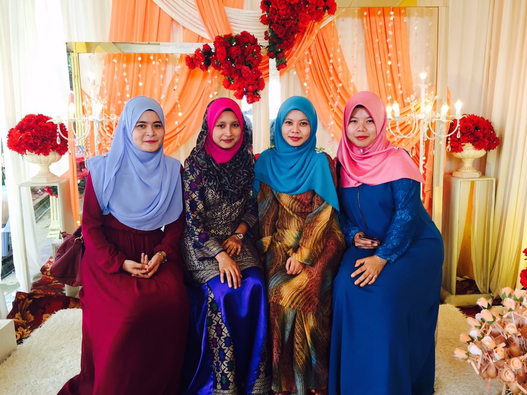 irosyiro's tweet photo. #throwback #semalampunyacerita..
weeding mmber..
#ExKuim #ExDpikA #Exclassmte.
@Zuramohdali @NuurAre @wanienazz https://t.co/m4qEoz3RFq