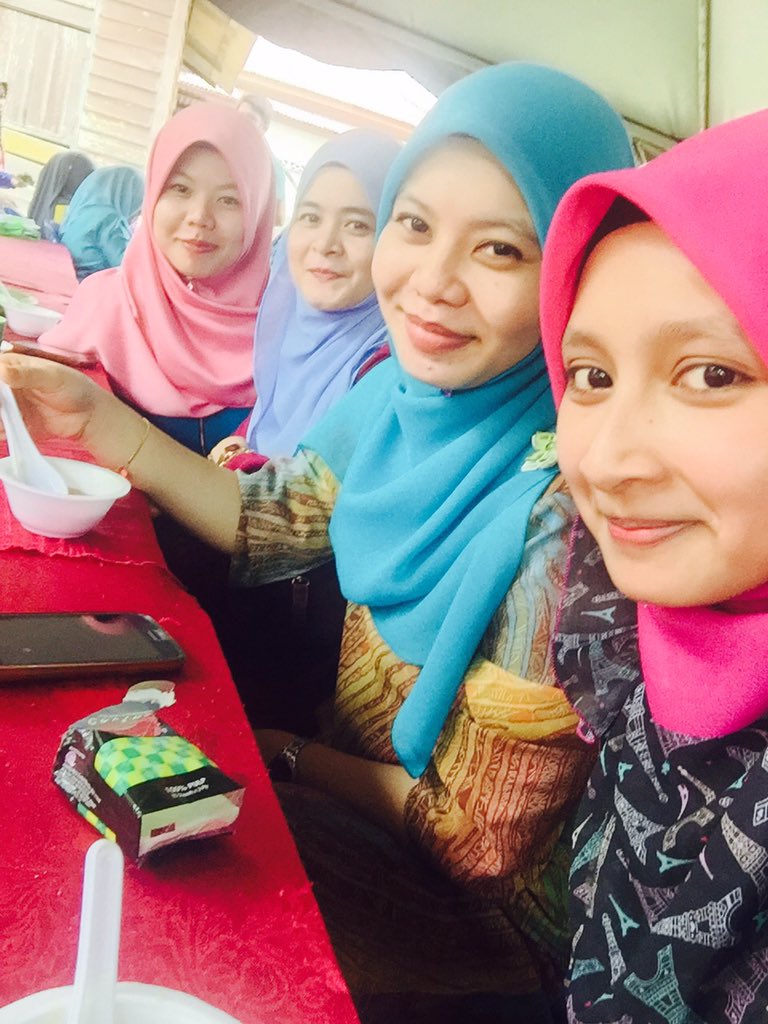 irosyiro's tweet photo. #throwback #semalampunyacerita..
weeding mmber..
#ExKuim #ExDpikA #Exclassmte.
@Zuramohdali @NuurAre @wanienazz https://t.co/m4qEoz3RFq