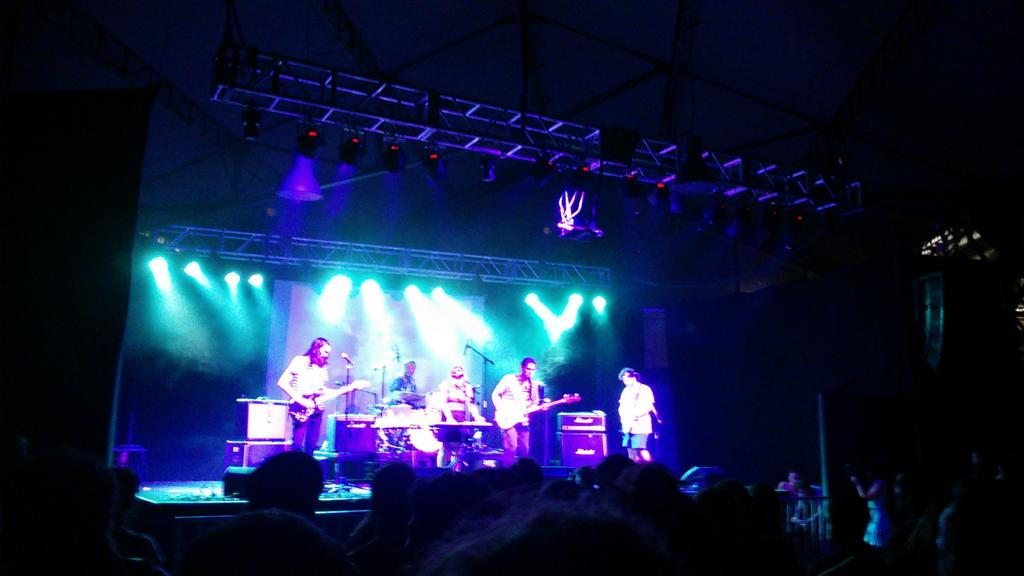 canaldabites's tweet photo. Ahora @holaminave Brillando sobre el escenario de @GalponDLaMusica
VIVA TODO
#OR2015 https://t.co/VDFqpzbJ65