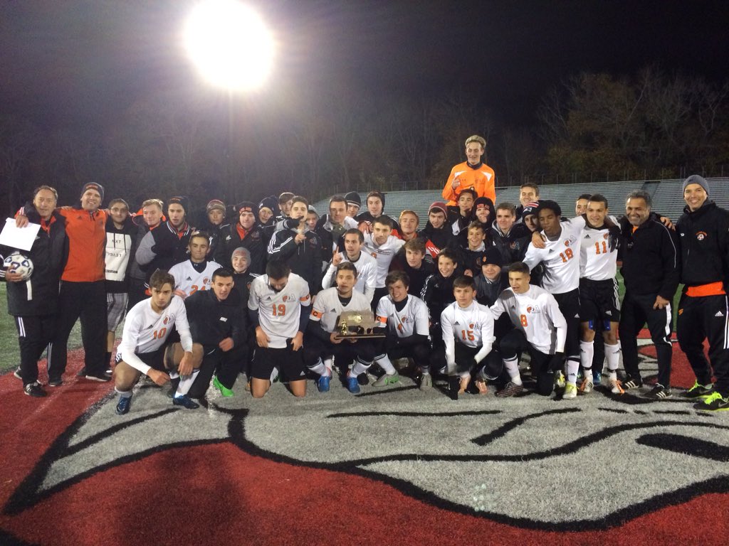 PhotogMarc_ent's tweet photo. Oliver Ames wins South D-2 final 2-1 OT @EMGSCA @OAHSTigers @ESPNScottB @BHallESPN @BostonHeraldHS @sportsbuzz https://t.co/2BugFlHokK