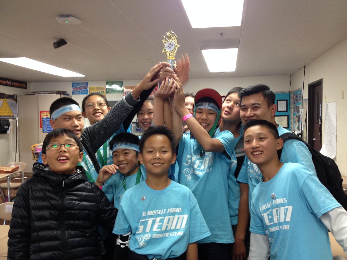 techknowlogic1's tweet image. Congratulations to our fellow team STEAMpunk! Their off to the @FLL Legoland championship! @ParksJrHigh @FullertonSD