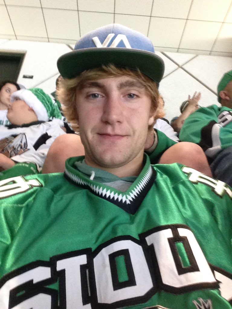 KennaSeth's tweet photo. @PaxtonK22 @Horndogstyle @DanOfJamestown @RossMonson18 @ConnerG22 @KeltonBeedy selfie Saturday. Go Sioux! https://t.co/Zf73jOIi01
