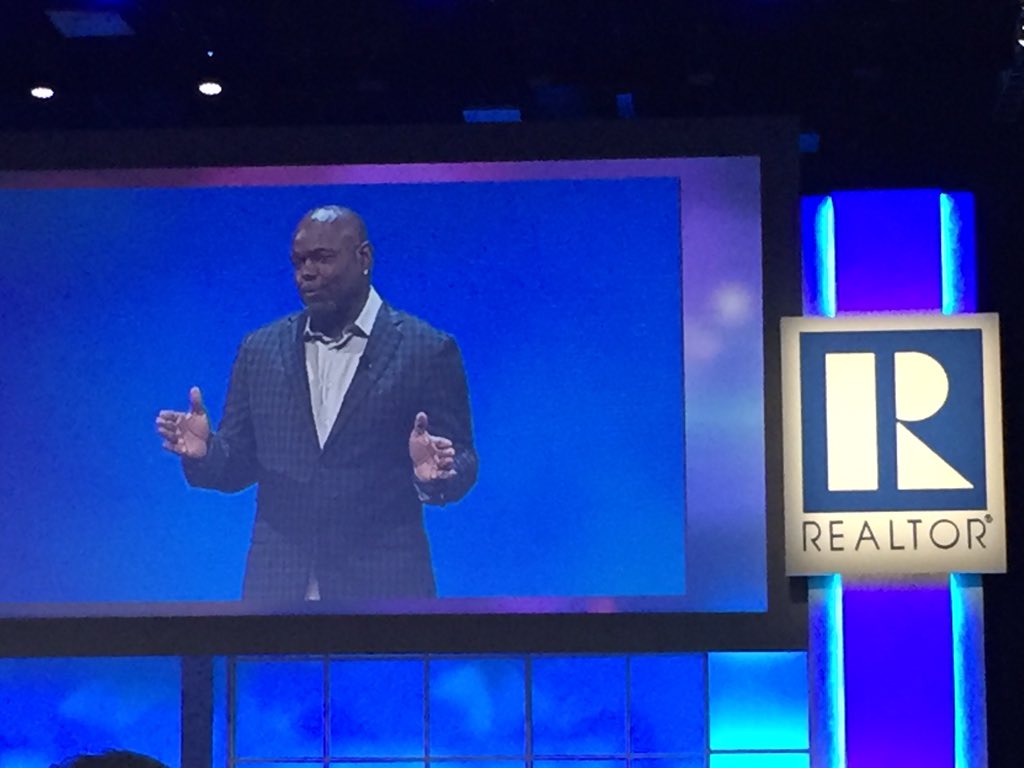 duckitall2's tweet photo. #emmittsmith #getrealtor #davidelya https://t.co/67ww9XPCjA
