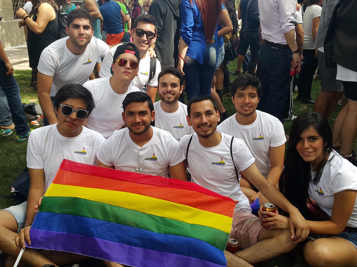 Adolfo_Integra's tweet photo. Q gran experiencia la de hoy! Estuvo muy bueno el #GAYPARADE Open mind fest!! <3 @Movilh @IgualesChile @OTDChile https://t.co/ygbMBKbkOD