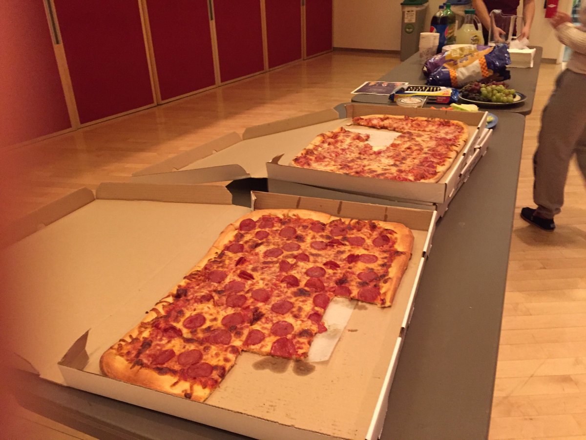 SmithDemocrats's tweet image. CC CARROLL ROOM @ 9:00 come watch the Democratic Presidential Debate free food and games included@UMassDems@MHCDems