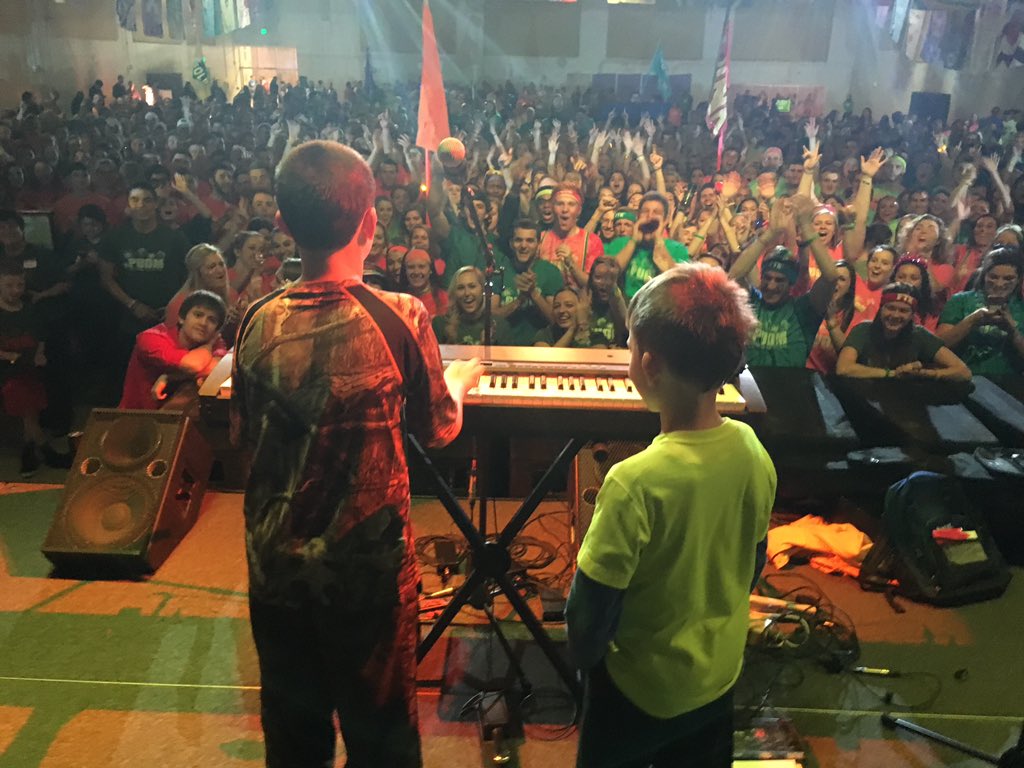 PianoManBruce's tweet image. Thanks for making my boys feel like rock stars PUDM!! #stageview