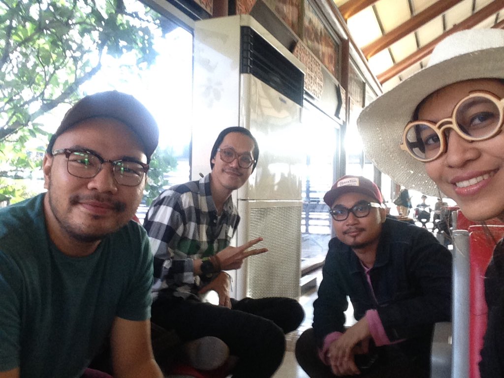 earFriendsMLG tweet picture