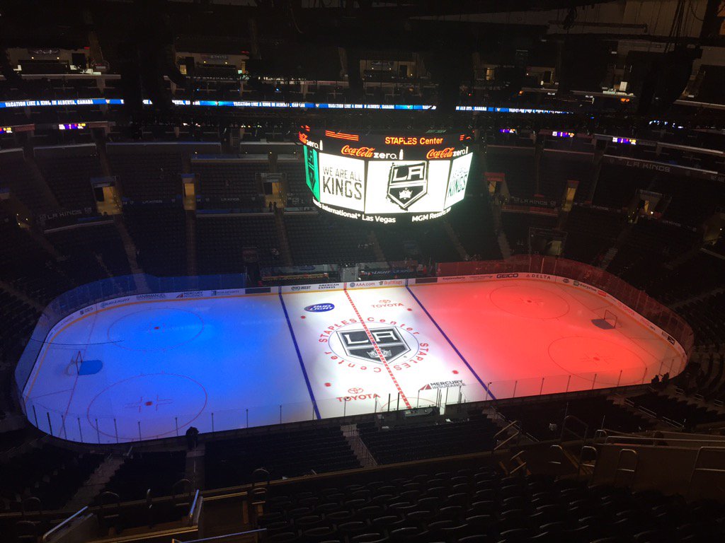 LAKings's tweet photo. And doors have opened. #Prayers4Paris https://t.co/llraFWgIL8
