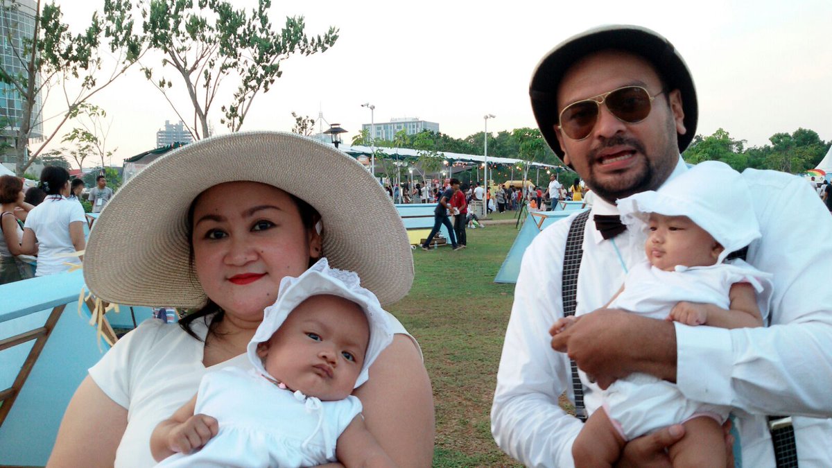 bung_vido's tweet photo. Me with my Ladies #WaktunyaKeluarga #DoubleHappiness #Aleia #Zakeia #GoodnessVille #Unite4Edu https://t.co/ti2veek9gA