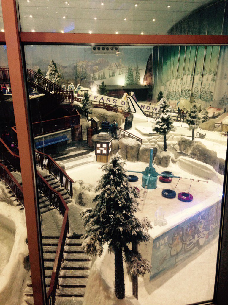BrianPappas's tweet photo. Dubai mall skiing https://t.co/mAEjvZskvS