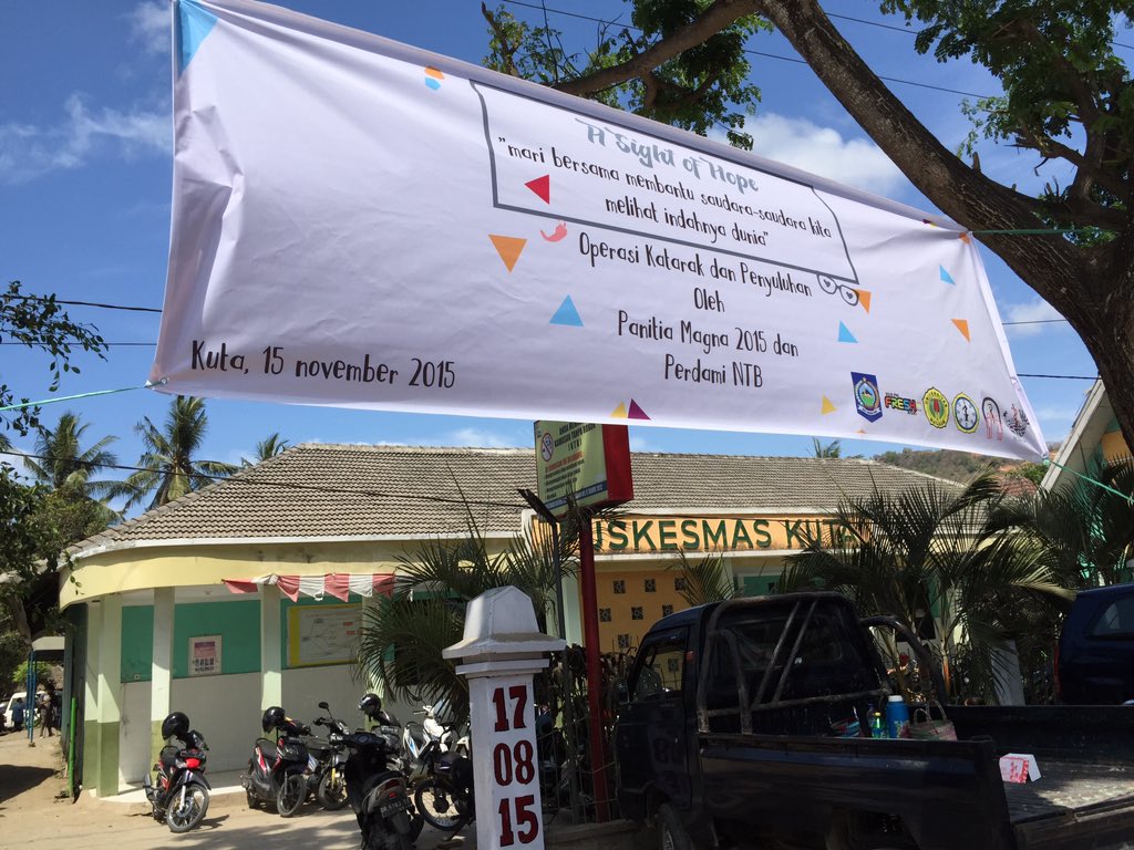 SEMANGAT PAGI!
Magna Charity - Operasi Katarak dan Penyuluhan bersama PERDAMI NTB di Puskesmas Kuta, Lombok Tengah.
