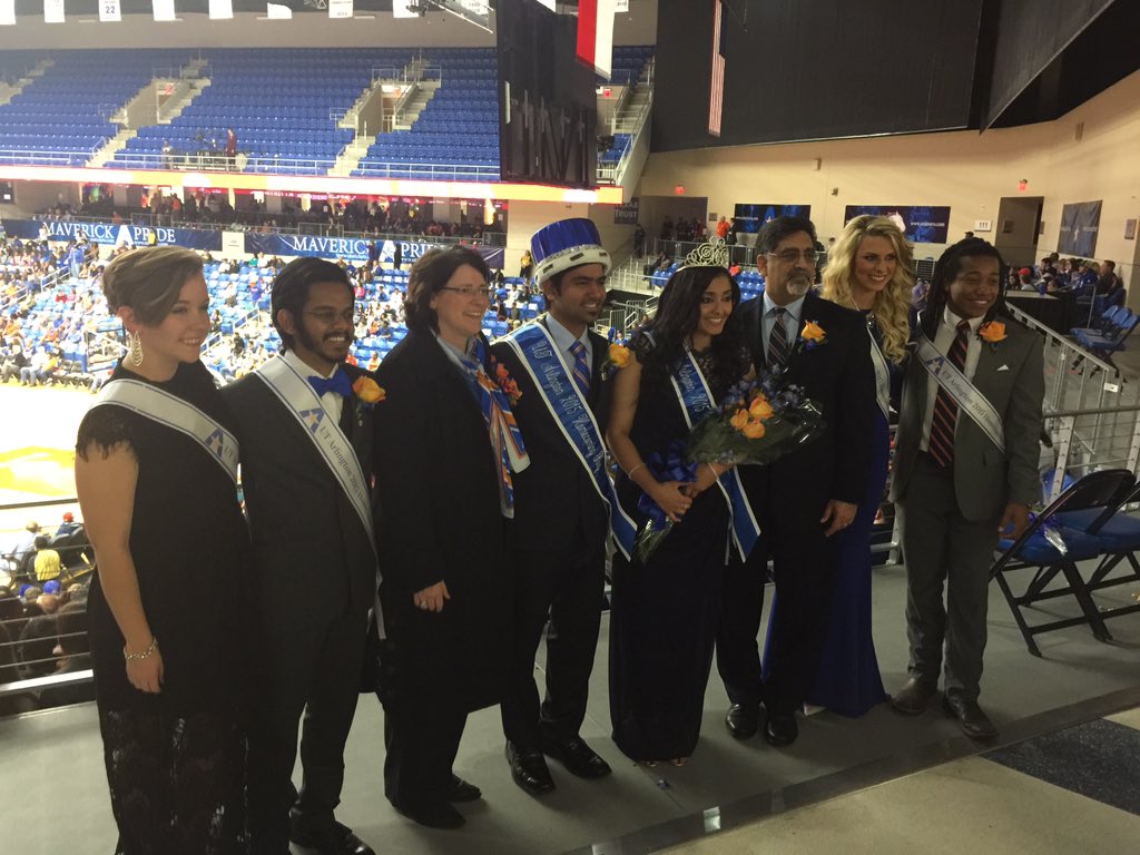 kathryncargo's tweet photo. 2015 Homecoming court @UTAShorthorn https://t.co/HR3nHmm3rQ