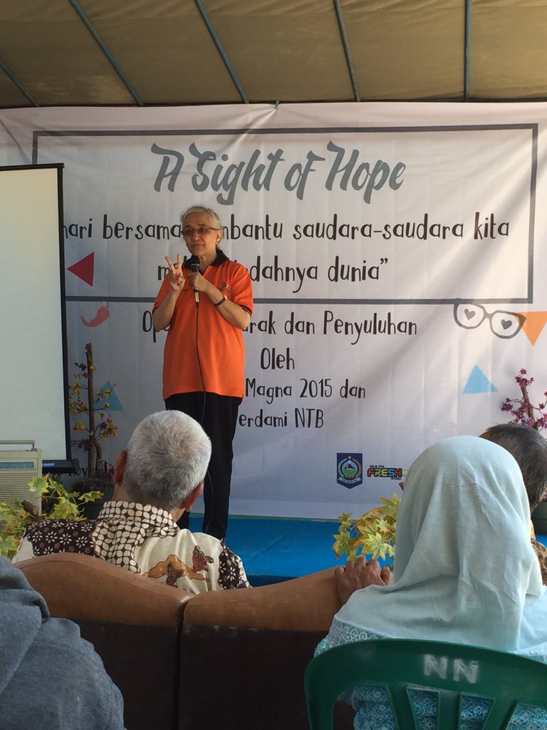 Sambutan oleh dr. Siti Farida, SpM (K) selaku Ketua PERDAMI wilayah NTB. #MagnaCharity #FKUnram #2015
