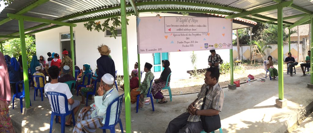 MagnaFKUnram's tweet photo. Cek timeline! Live report kegiatan Magna Charity - Operasi &amp; Penyuluhan Katarak di Pkm. Kuta, Loteng. @infolombok https://t.co/W32nm768EW