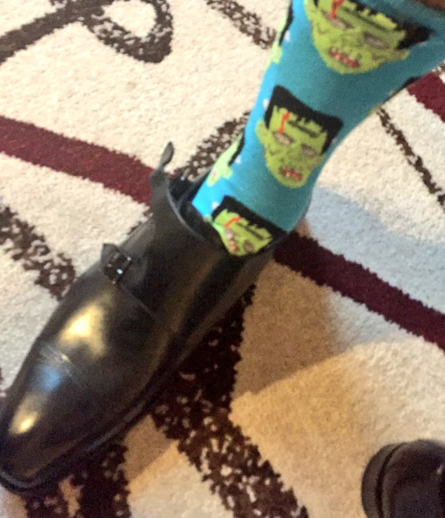 Barking_Duck's tweet photo. #DanielRadcliffe #VictorFrankenstein #frankensocks https://t.co/MBiRpkSEdT