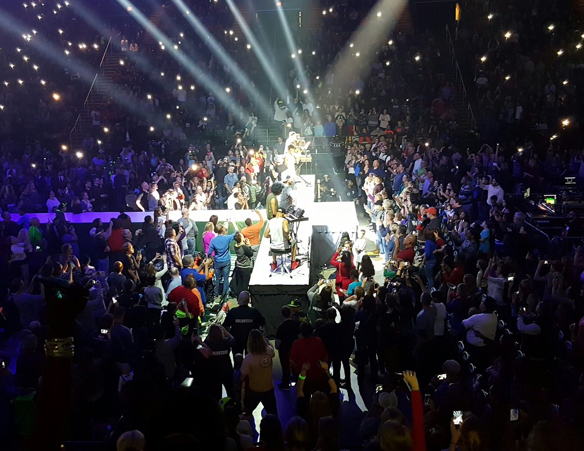 Pammy_Lou2's tweet image. @officialtobymac DC #itsnotatest