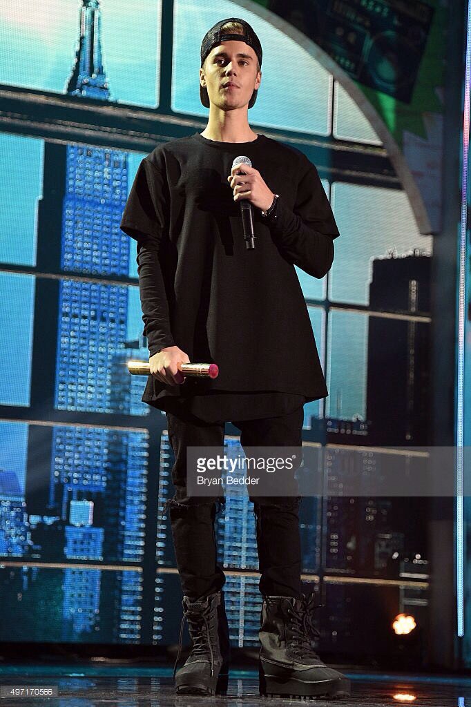 biebsimages's tweet photo. (3) Photos of Justin attending the 2015 Nickelodean Halo Music Awards. (Nov. 14) https://t.co/NYRFSeZiLh