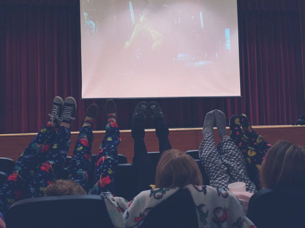 Addington1Erika's tweet photo. pretty sure tonight was an amazing night with amazing friends!!💗 https://t.co/kjJYvWuK06