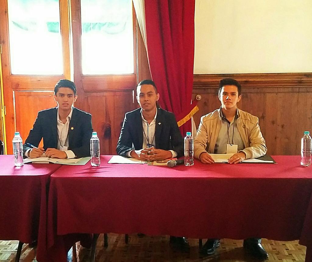 IRHMichoacan's tweet photo. Hoy @jorge_pega tuvo participación en la mesa de diálogos entre partidos en el Congreso Local. #OrgulloEEC @gdeloya https://t.co/s8xFKLFyif