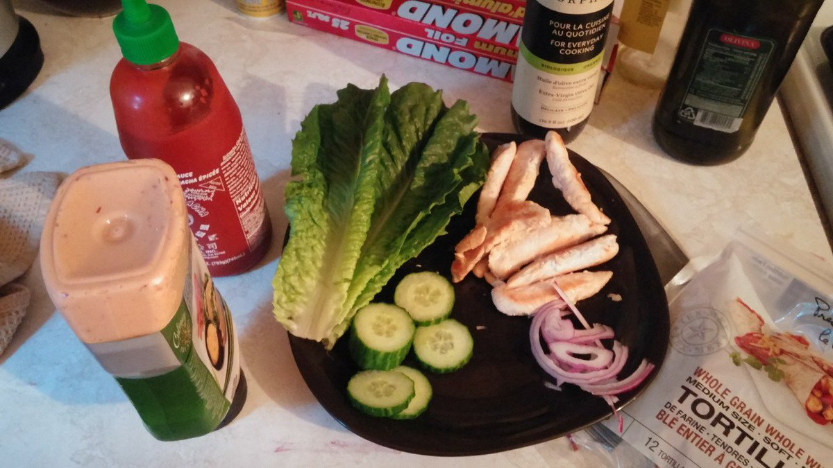 CanuckToRob's tweet photo. A balance of protiens, carbs, vitamins and minerals. Some assembly required @UWmerrynTA #URwhatUtwEat https://t.co/MV03Dy47vh