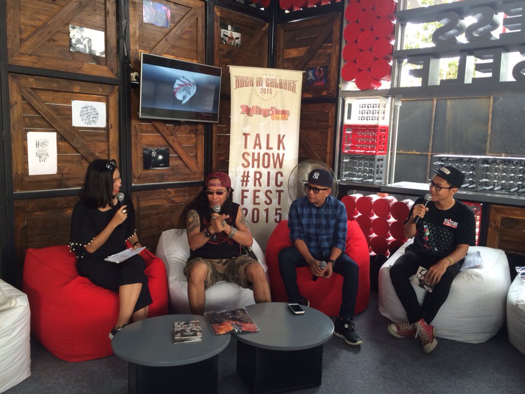 now on talkshow about community &amp; gigging at Rolling Stone Talks <a href="/DDOemil/">Emil</a> &amp; <a href="/Ezra_ZiFactor/">Ezra L. Simanjuntak</a> at <a href="/RockInCelebes/">ROCK IN CELEBES</a>